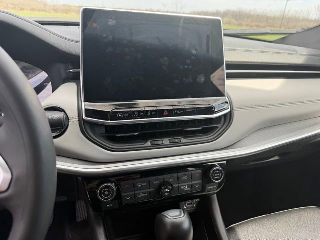 Used 2025 Jeep Compass Limited AWD/4WD image 5