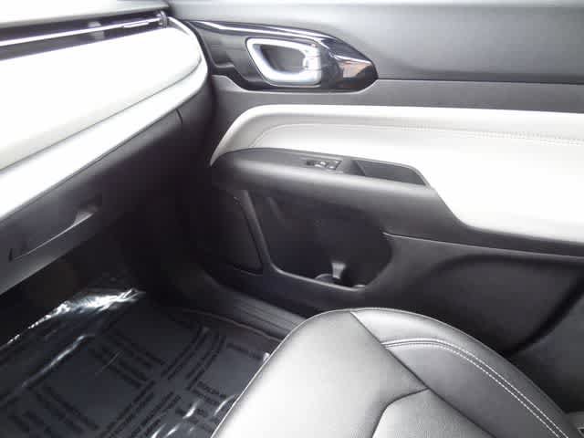 Used 2025 Jeep Compass Limited AWD/4WD image 35