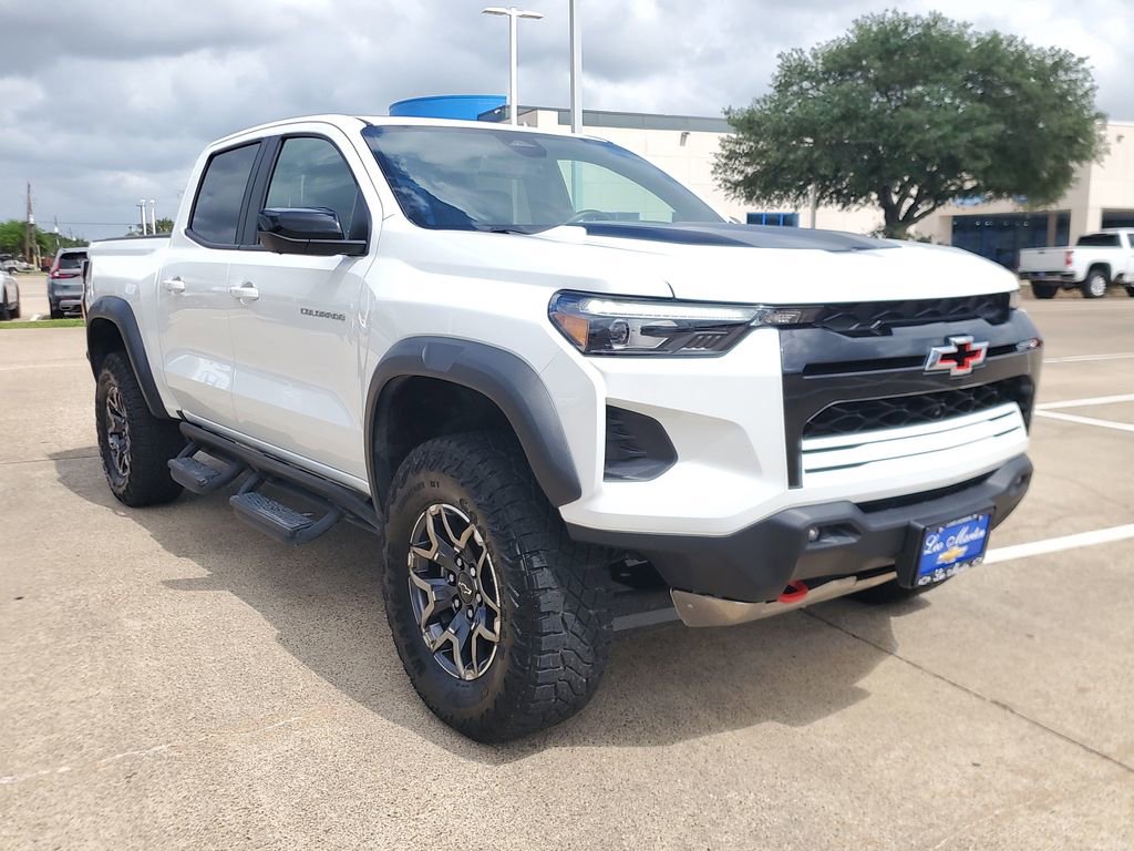 Used 2024 Chevrolet Colorado ZR2 w/ ZR2 Convenience Package III image 2