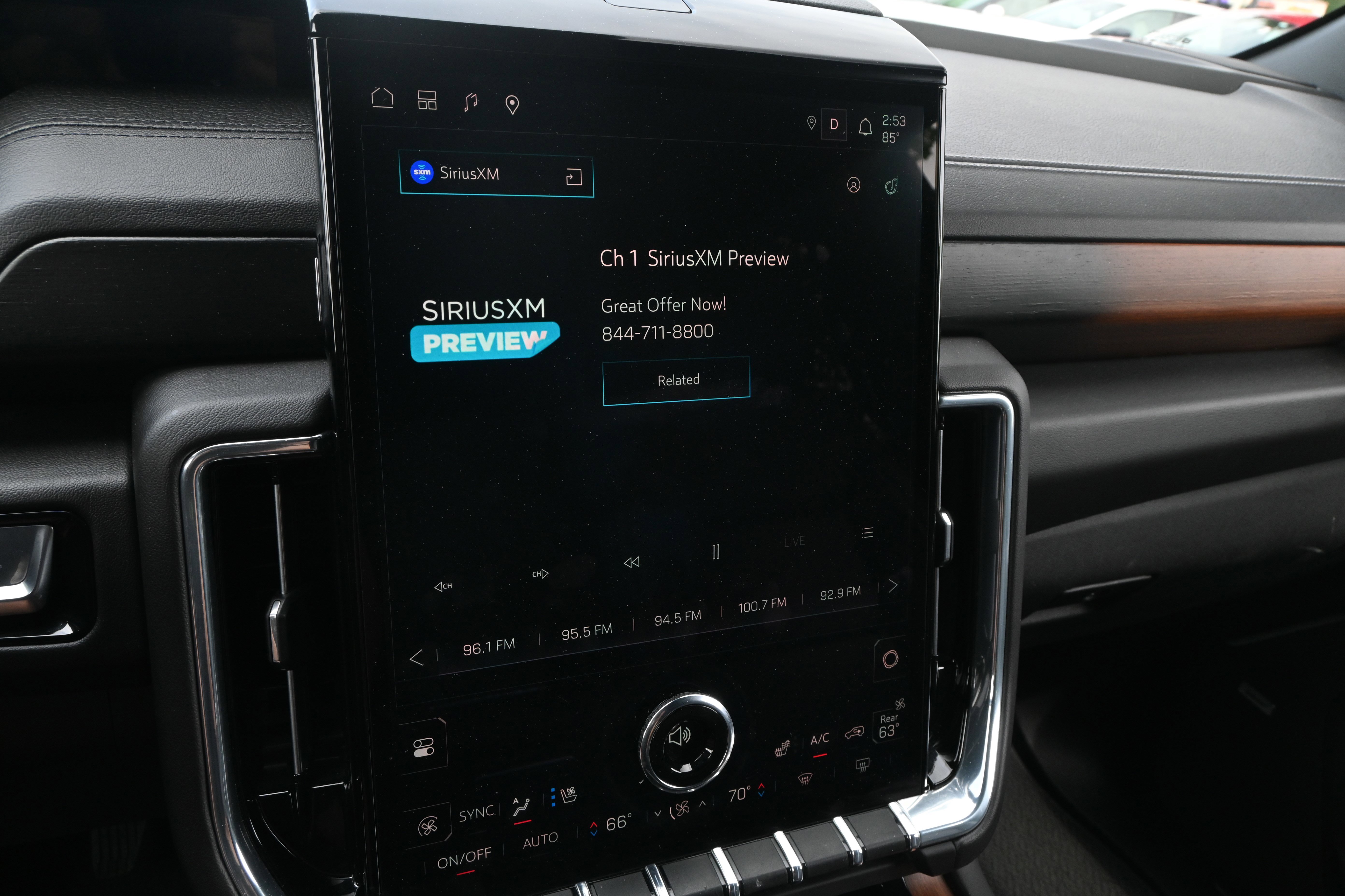 Used 2025 GMC Yukon Denali AWD/4WD image 23