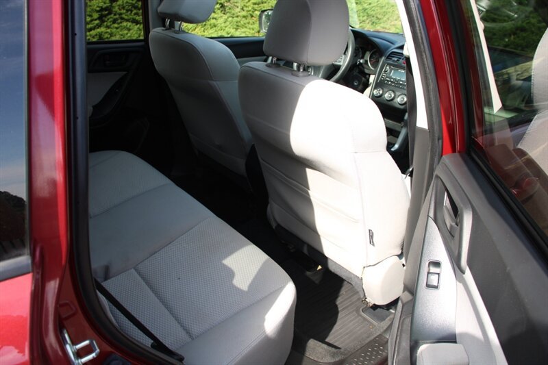 Used 2015 Subaru Forester 2.5i Premium w/ All-Weather Package AWD/4WD image 6