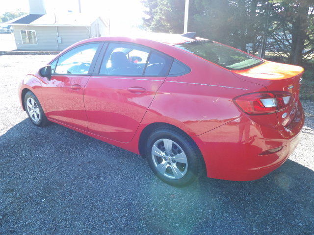 Used 2018 Chevrolet Cruze LS FWD image 3