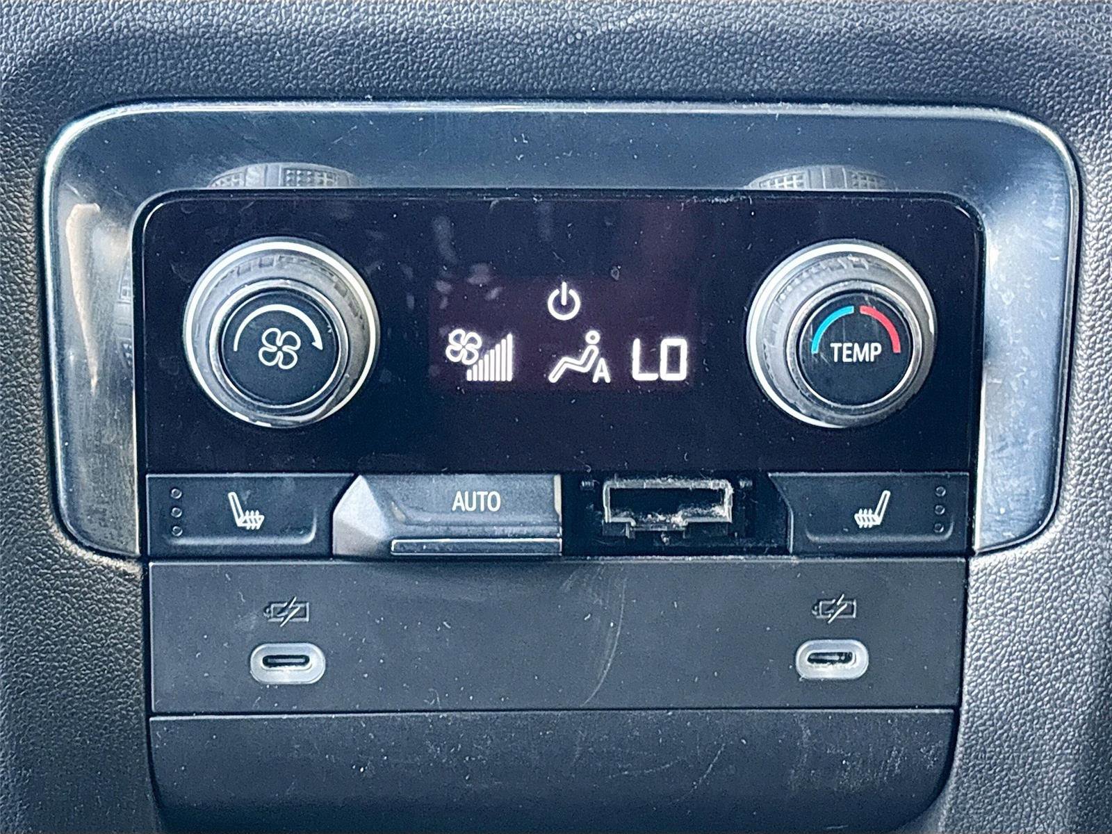 Used 2023 Chevrolet Suburban Premier image 28