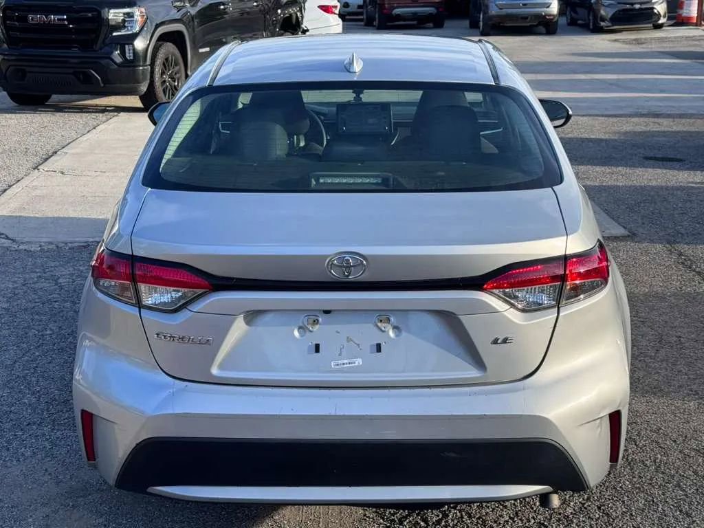 Used 2022 Toyota Corolla LE FWD image 4