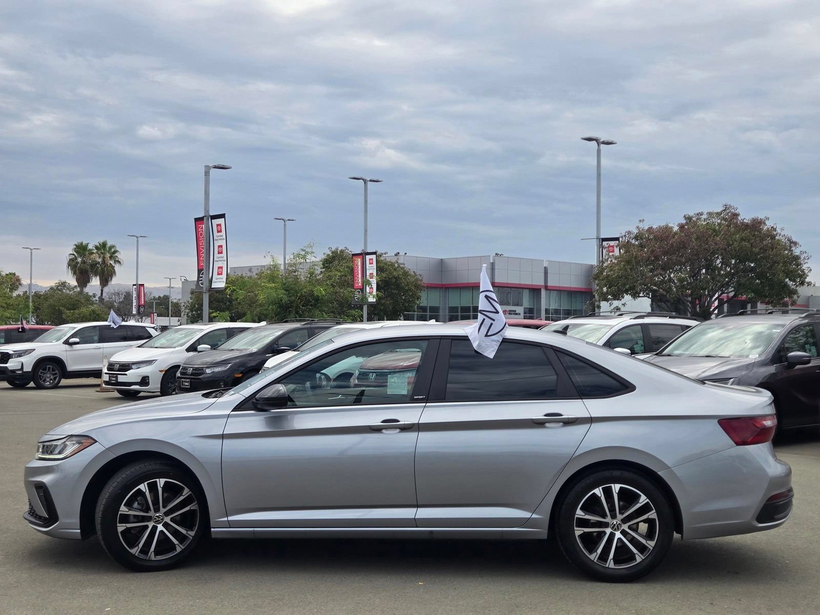 Used 2025 Volkswagen Jetta Sport FWD image 4