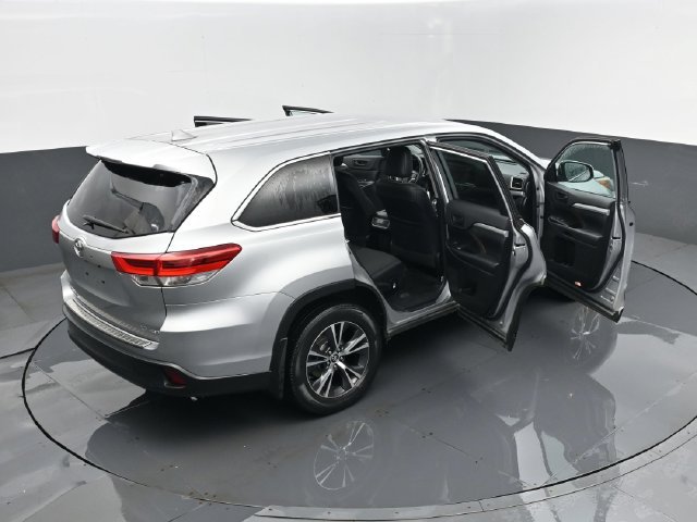 Used 2019 Toyota Highlander Plus AWD/4WD image 23