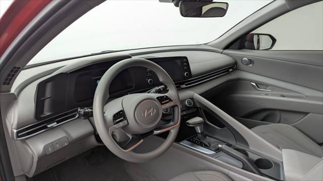 Used 2025 Hyundai Elantra SE FWD image 24
