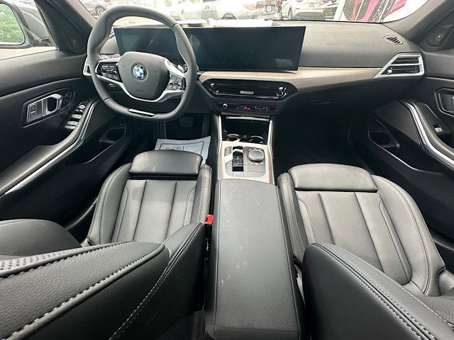 Certified 2025 BMW 330i xDrive Sedan w/ Premium Package AWD/4WD image 19