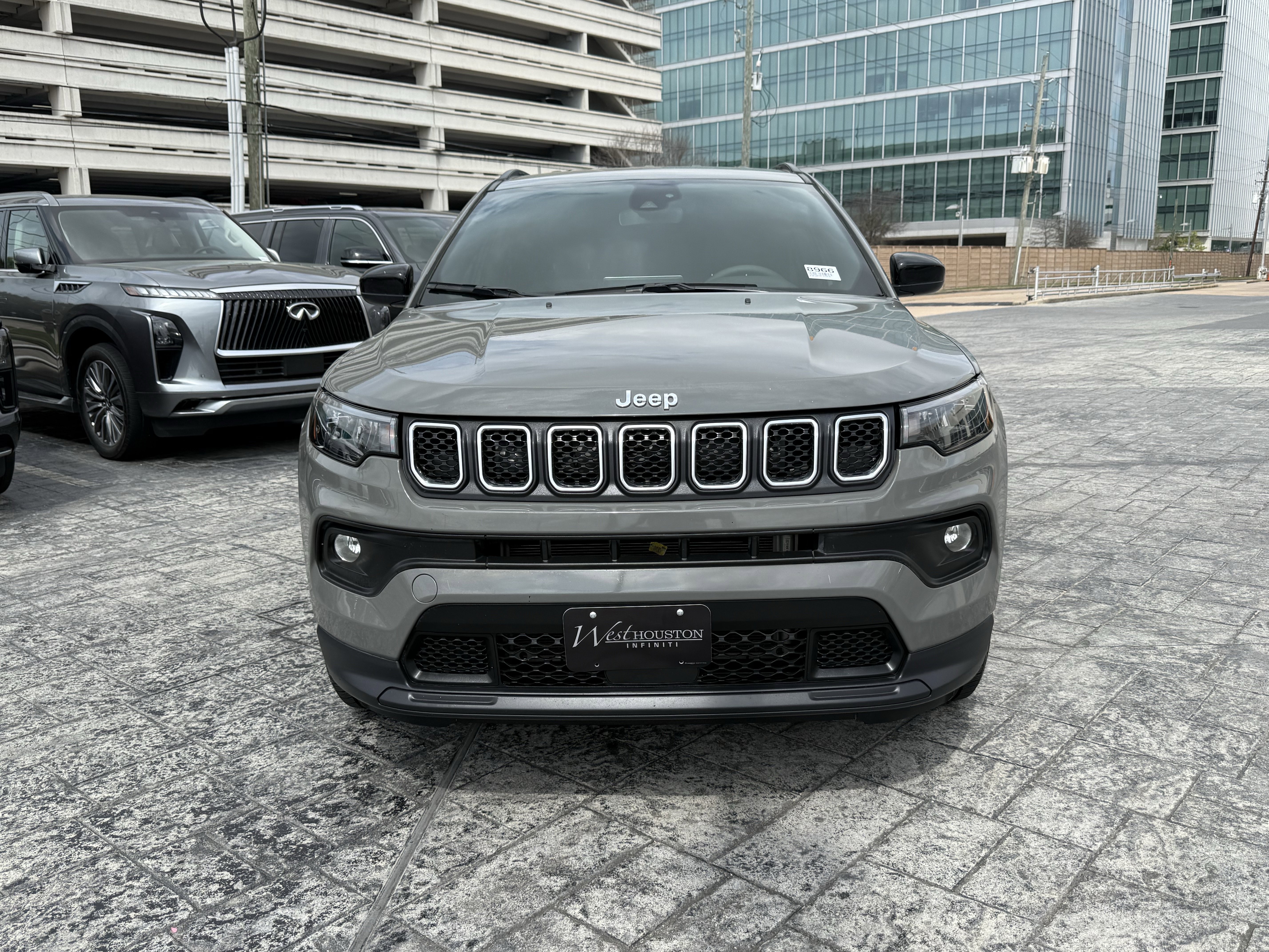 Used 2024 Jeep Compass Latitude image 2