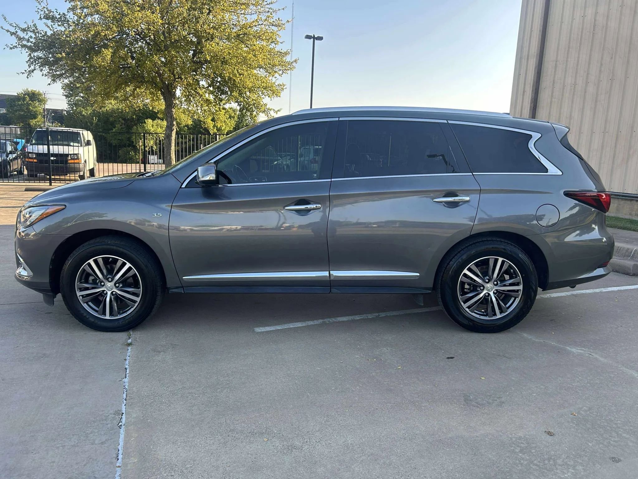 Used 2017 INFINITI QX60 FWD w/ Premium Plus Package image 5