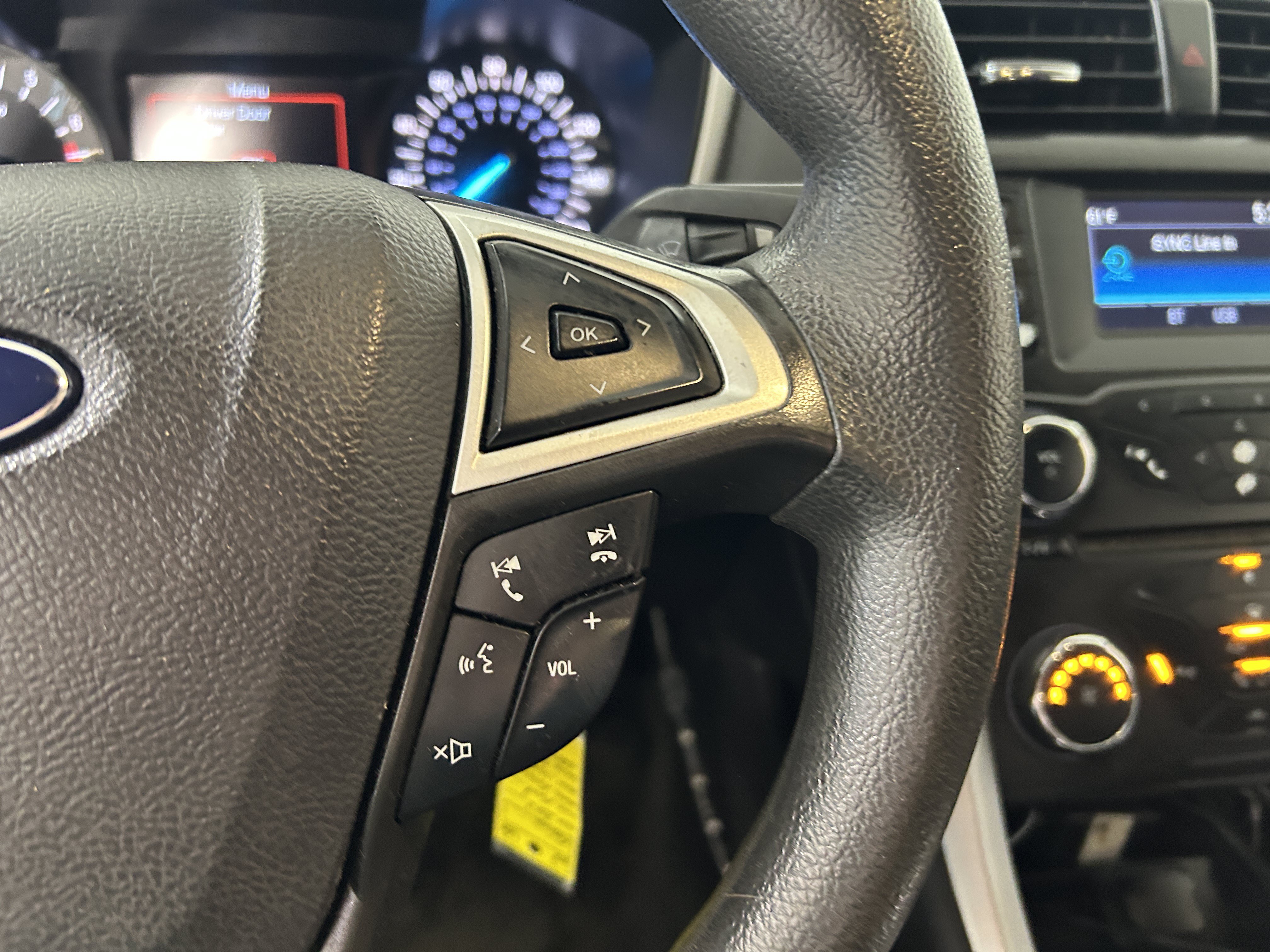 Used 2015 Ford Fusion SE FWD image 8