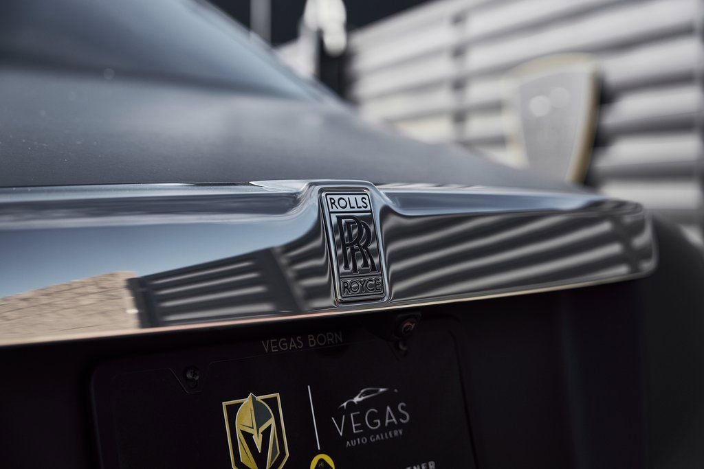 Used 2025 Rolls-Royce Phantom Sedan RWD image 13