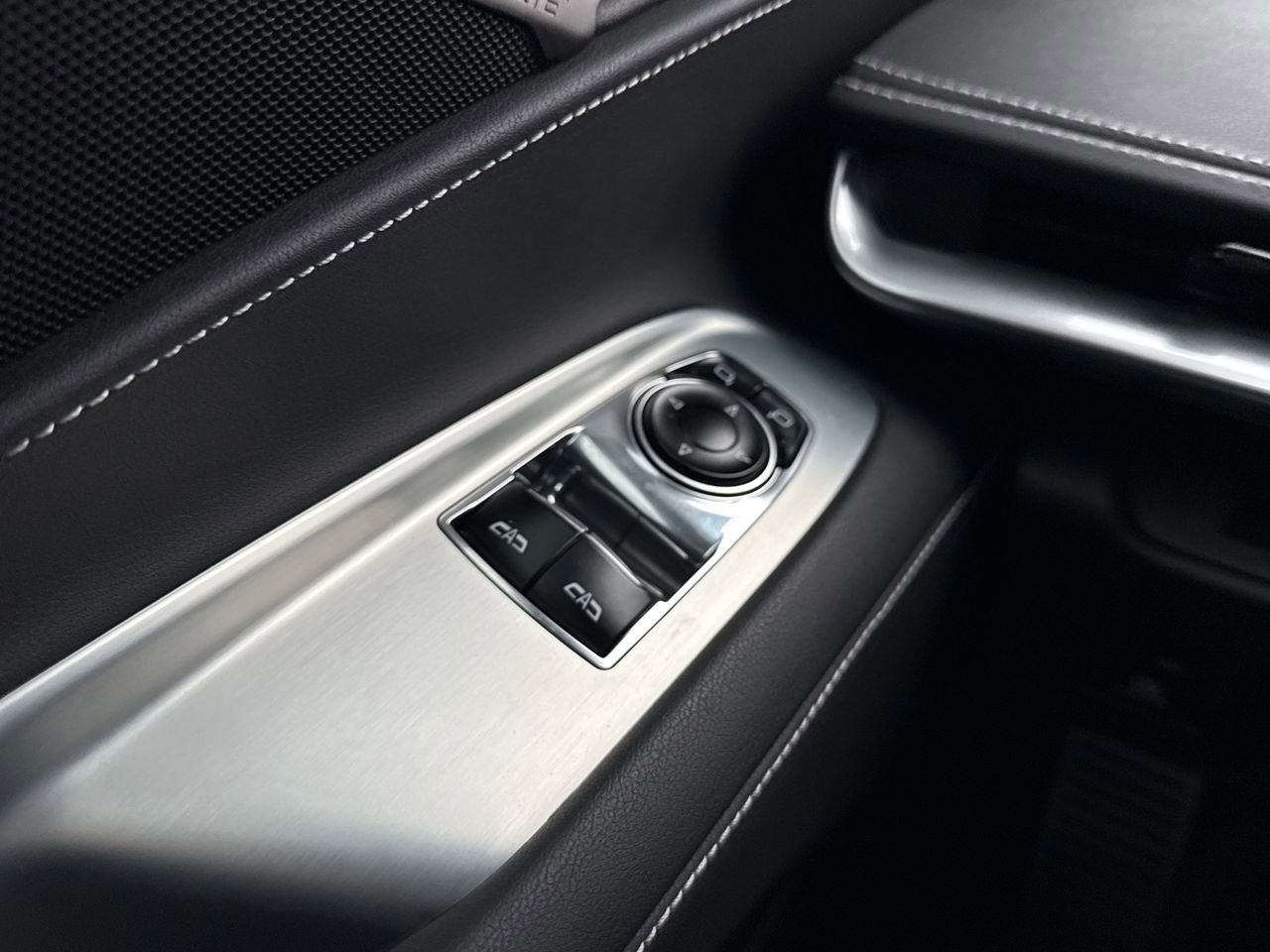 Used 2025 Chevrolet Corvette Stingray Coupe w/ 1LT image 29