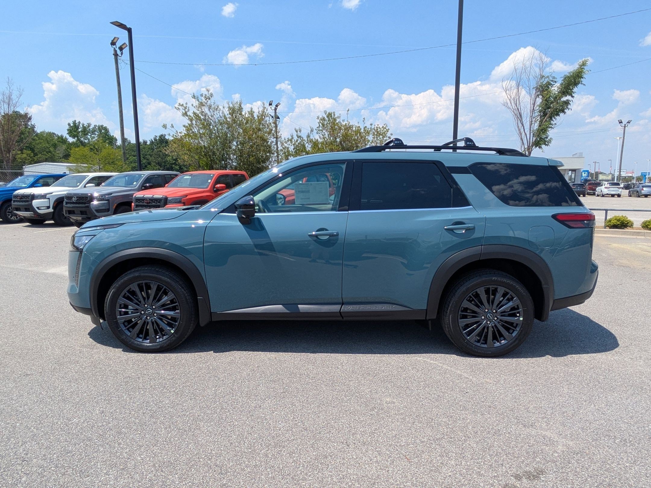 New 2026 Nissan Pathfinder SL w/ SL Premium Package (P04) AWD/4WD image 7