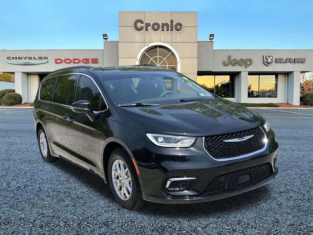 Used 2022 Chrysler Pacifica Touring-L w/ Uconnect Theater Family Group