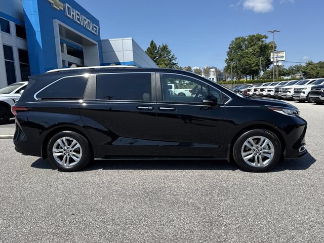 Used 2025 Toyota Sienna Limited AWD/4WD image 2