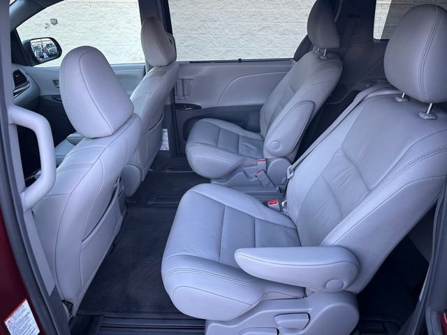 Used 2015 Toyota Sienna XLE image 18