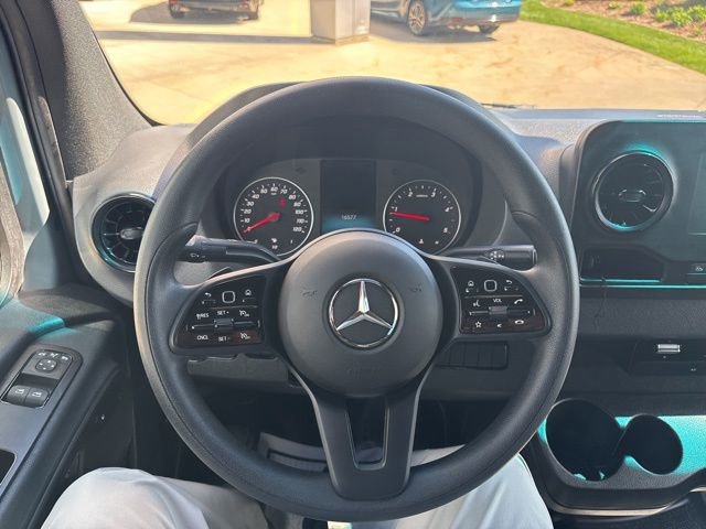Used 2024 Mercedes-Benz Sprinter 2500 image 15