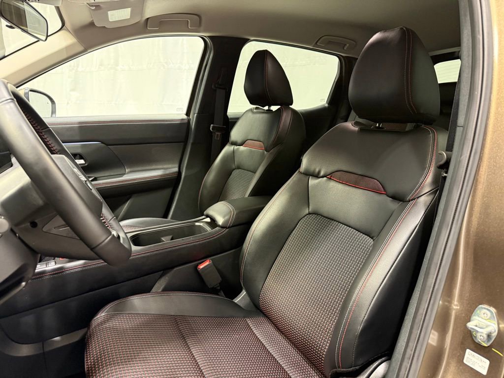 Certified 2025 Nissan Kicks SR image 15