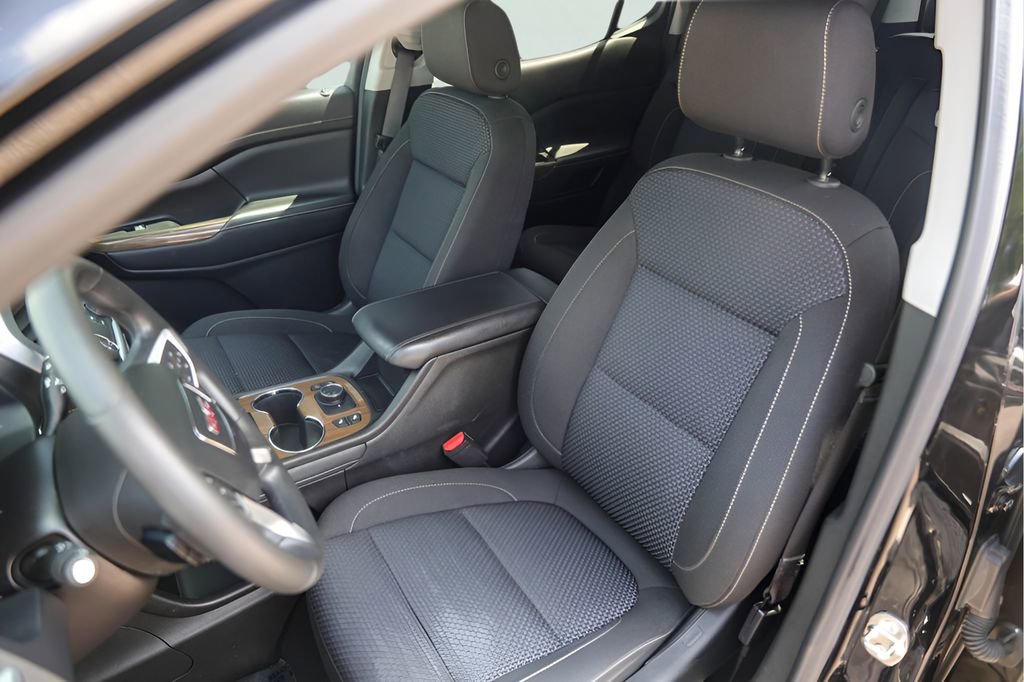 Used 2023 GMC Acadia SLE w/ Driver Convenience Package FWD image 10