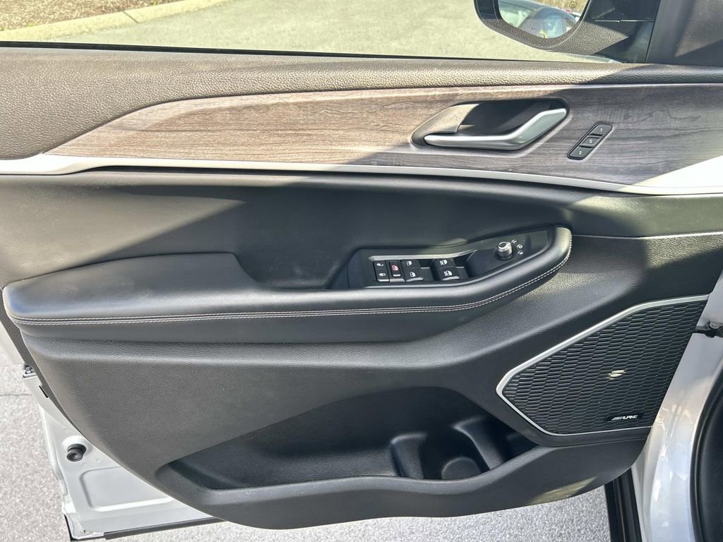 Used 2022 Jeep Grand Cherokee L Limited RWD image 25