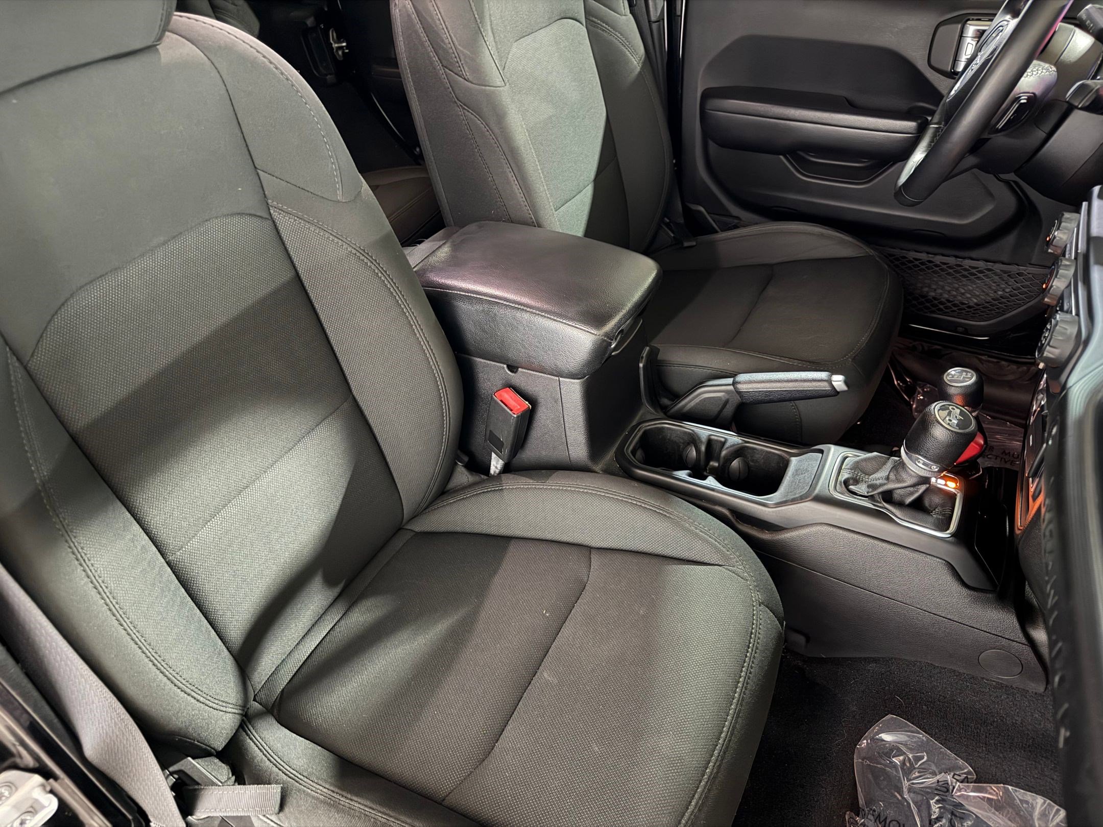 Used 2018 Jeep Wrangler Unlimited Sport S AWD/4WD image 39