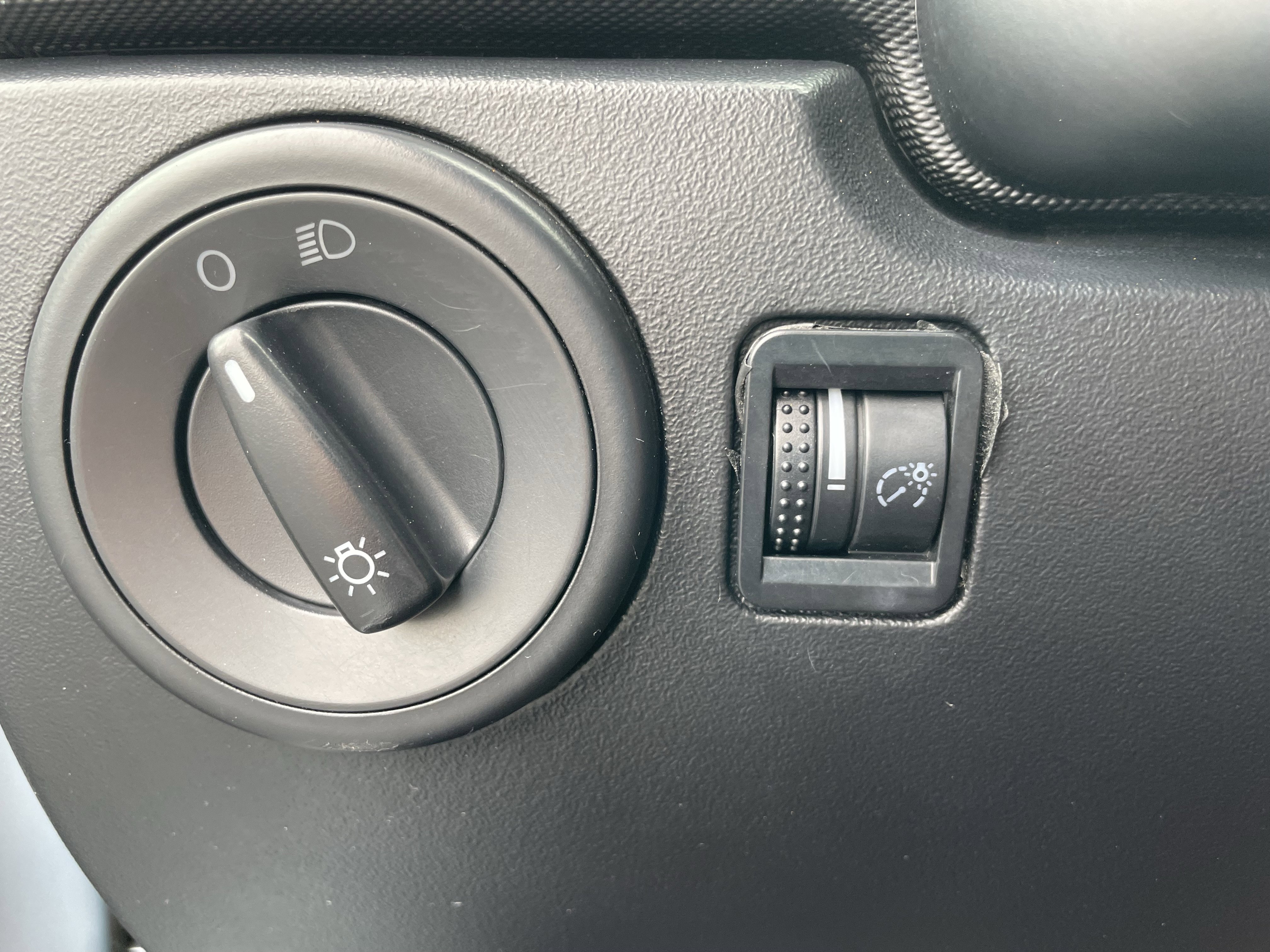 Used 2009 Volkswagen Beetle S image 14