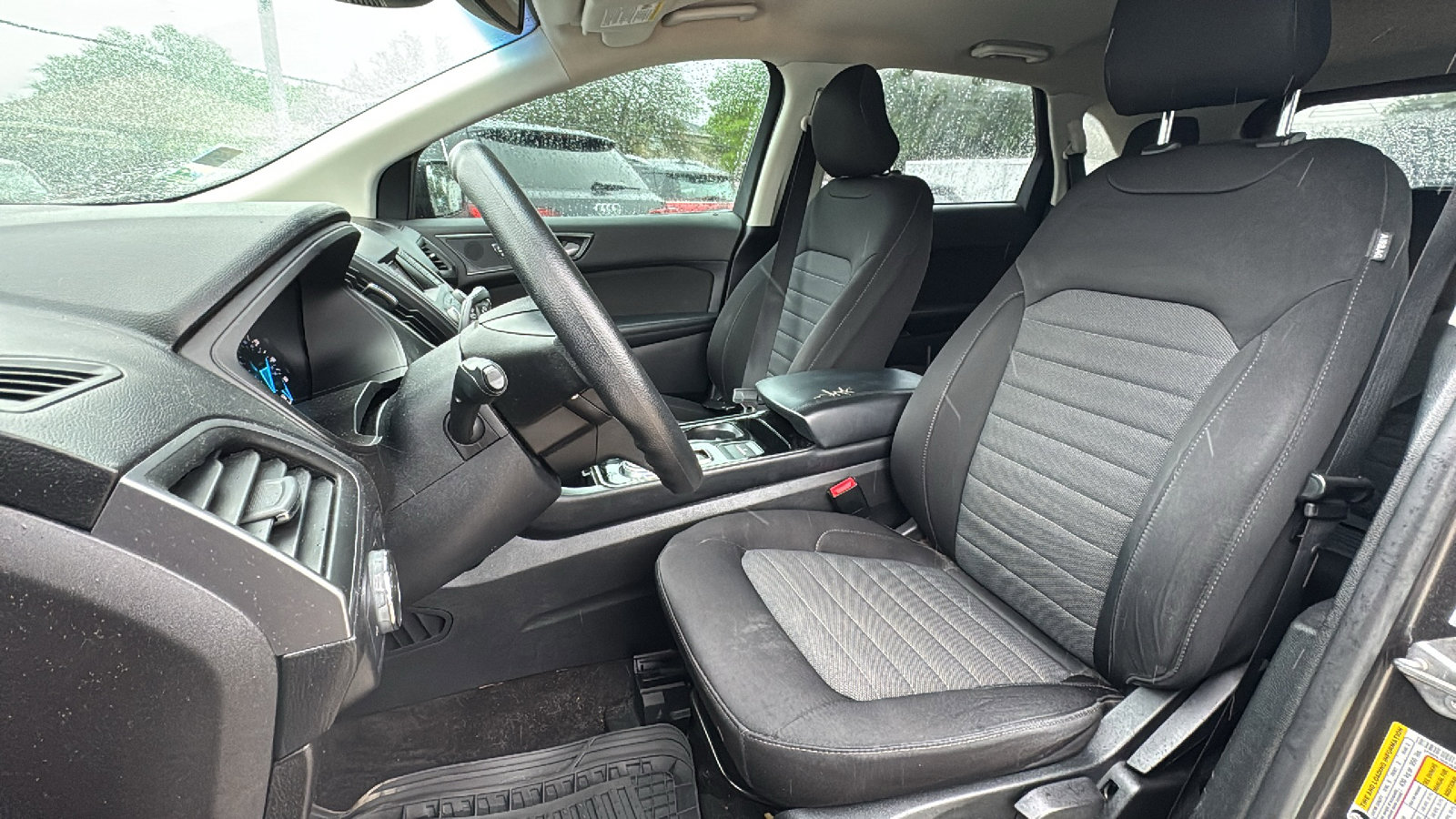 Used 2019 Ford Edge SE image 13