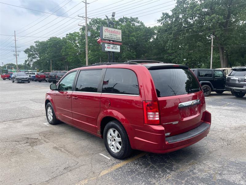 Used 2008 Chrysler Town & Country Touring FWD image 7