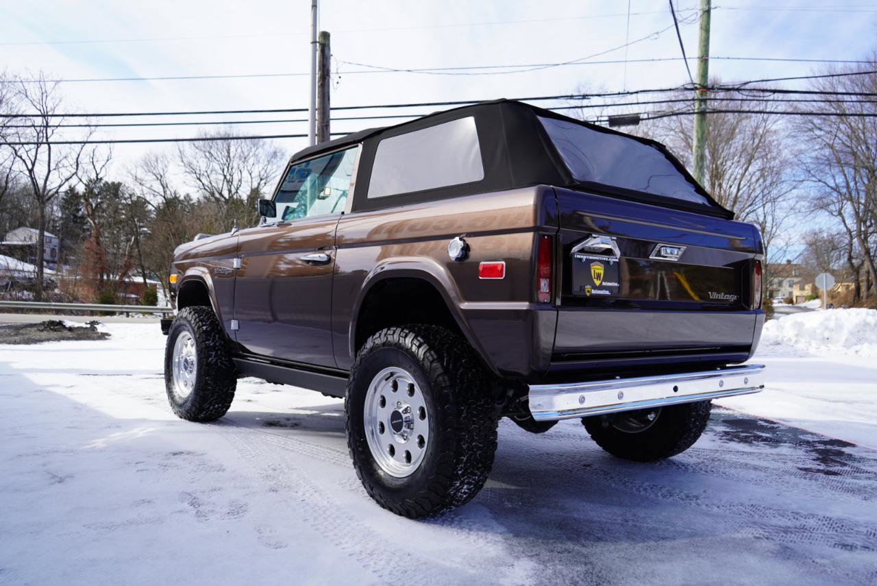 Used 2025 Ford Bronco Badlands image 11