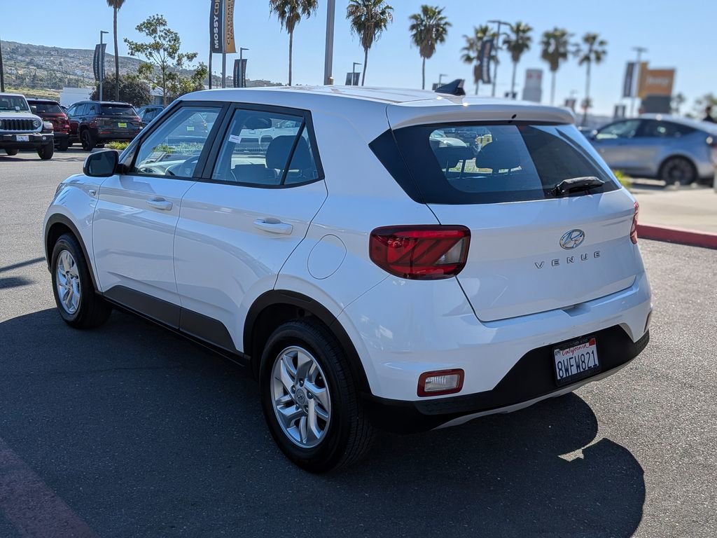 Used 2021 Hyundai Venue SE image 3