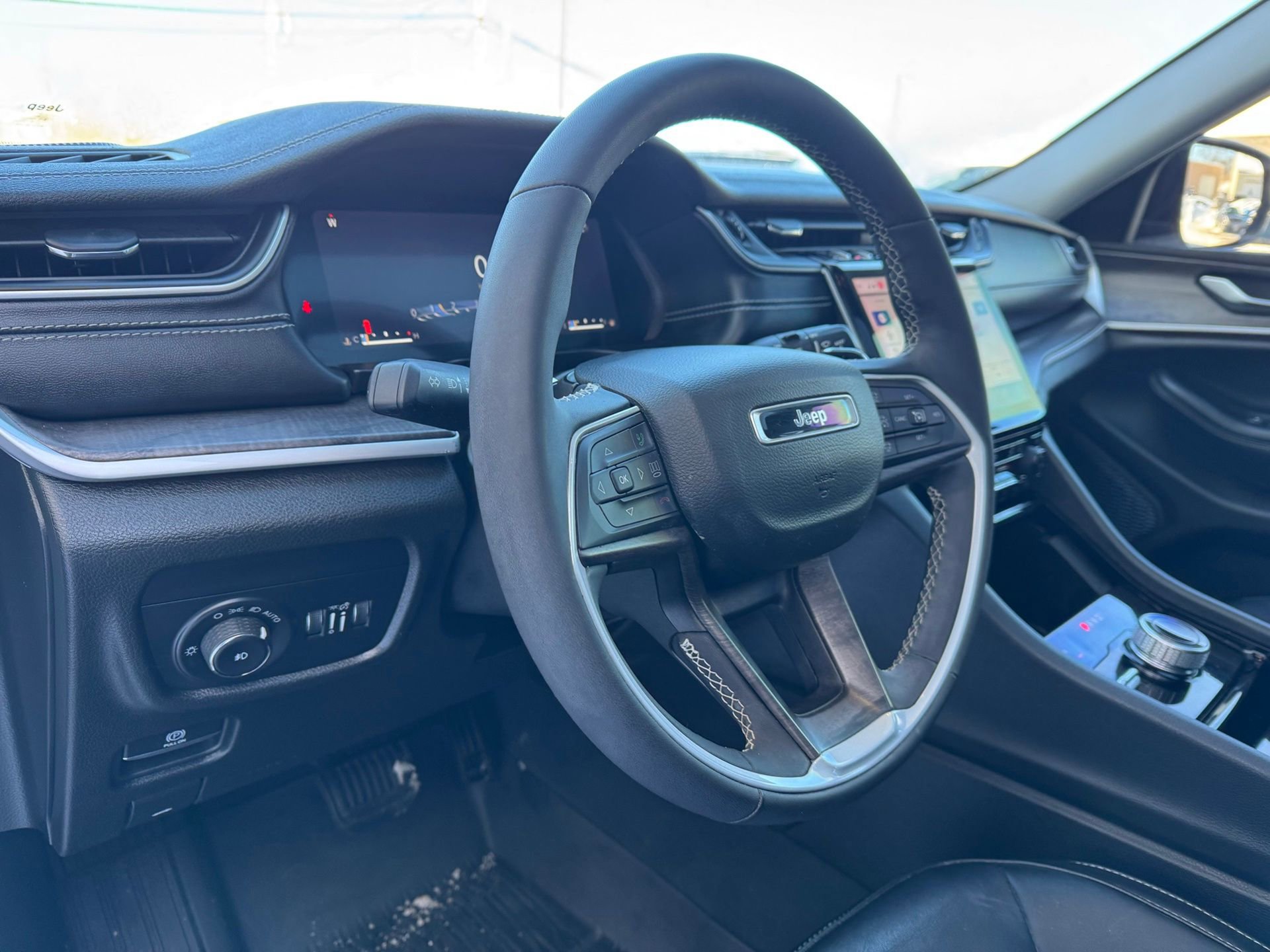 Used 2023 Jeep Grand Cherokee Limited image 20