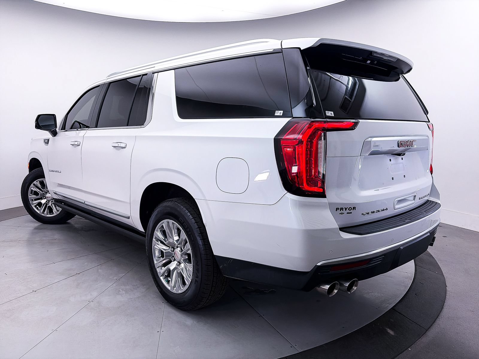 Used 2021 GMC Yukon XL Denali w/ Denali Ultimate Package RWD image 2