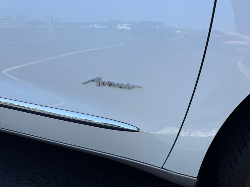 Used 2019 Buick Enclave Avenir w/ Avenir Technology Package FWD image 9
