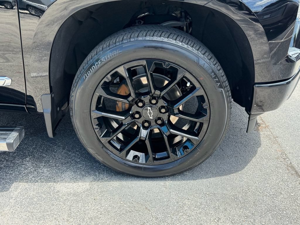 Used 2024 Chevrolet Silverado 1500 High Country w/ Technology Package AWD/4WD image 19