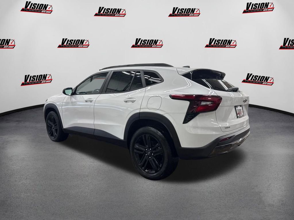 Used 2024 Chevrolet Trax ACTIV w/ Sunroof Package image 7