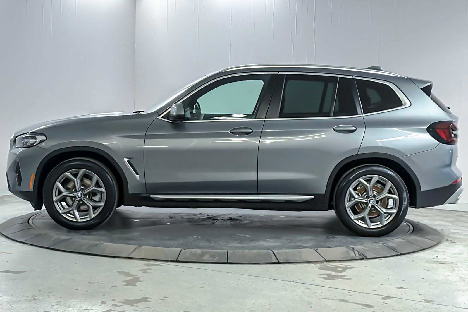 Used 2023 BMW X3 xDrive30i w/ Premium Package image 5