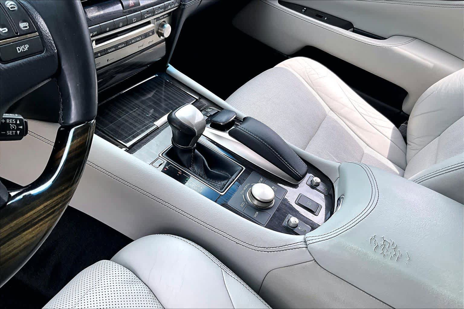 Used 2013 Lexus LS 460 w/ Comfort Pkg RWD image 14