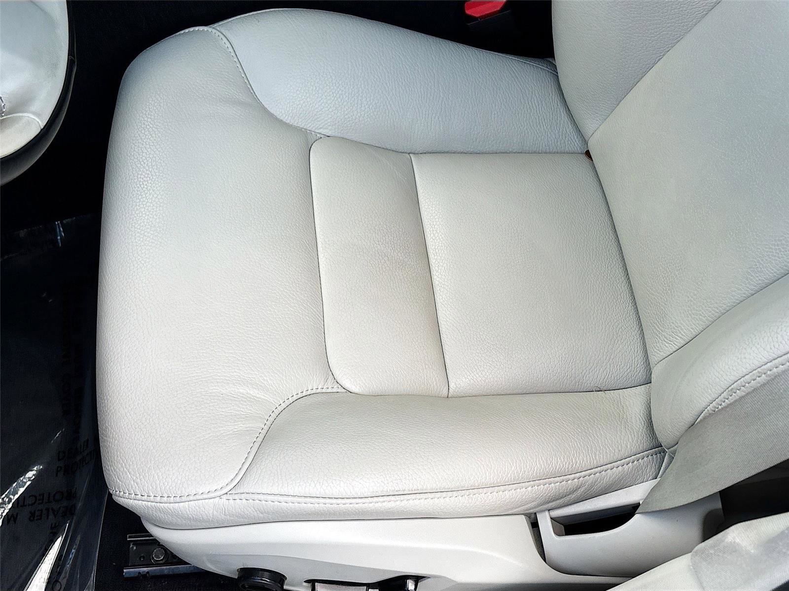 Used 2025 Volvo V60 B5 Cross Country Plus image 20