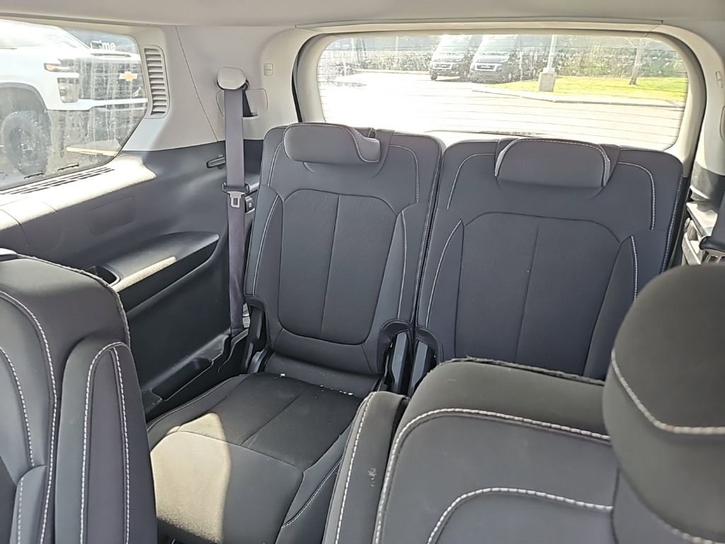 Used 2023 Jeep Grand Cherokee L Laredo image 14