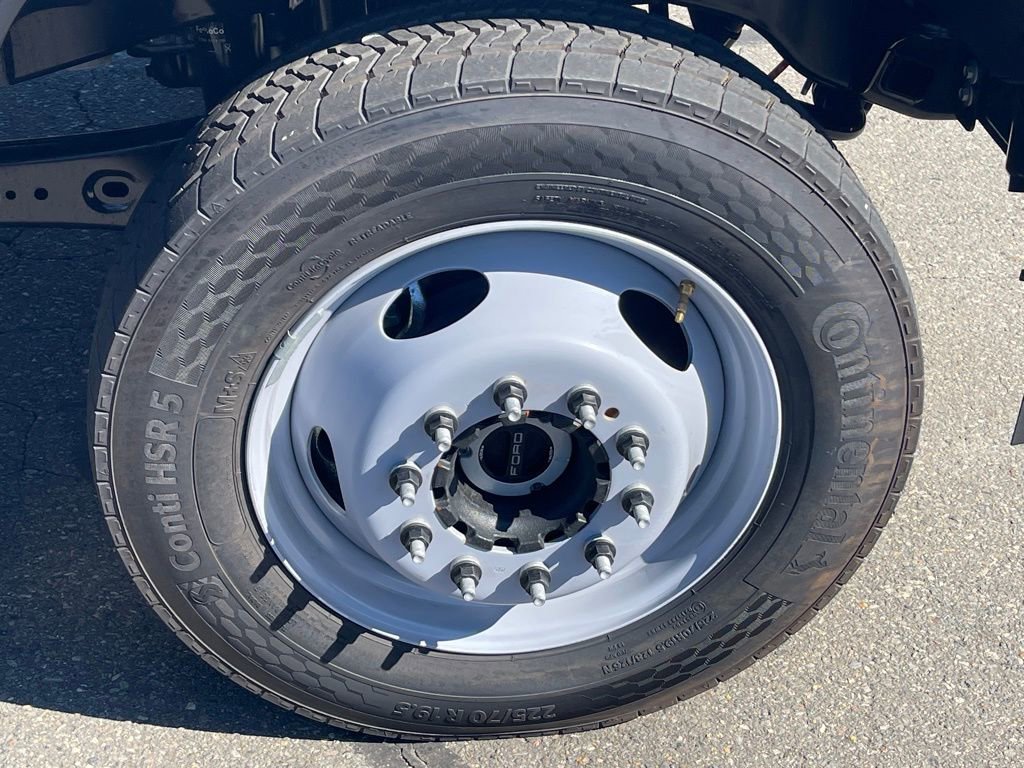 New 2025 Ford F550 4x4 Regular Cab Super Duty image 21