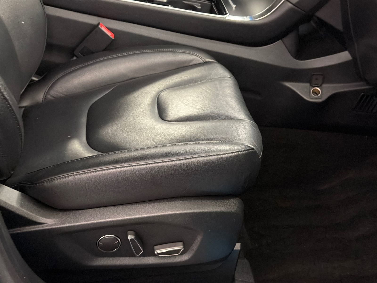 Used 2019 Ford Edge Titanium AWD/4WD image 12