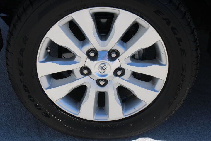 Used 2020 Toyota Sequoia Platinum AWD/4WD image 9