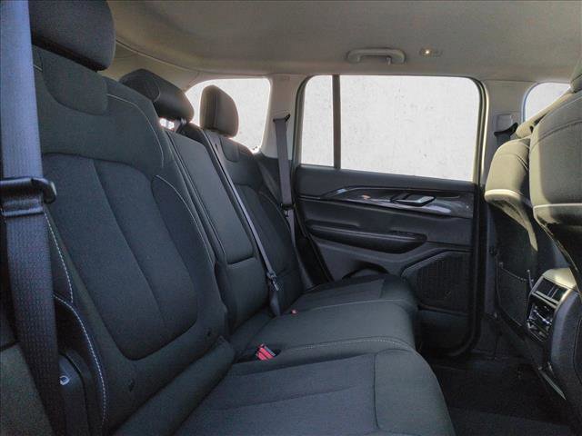 Used 2023 Jeep Grand Cherokee Laredo image 18