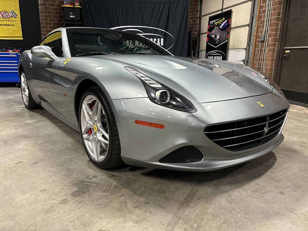 Used 2015 Ferrari California T image 18