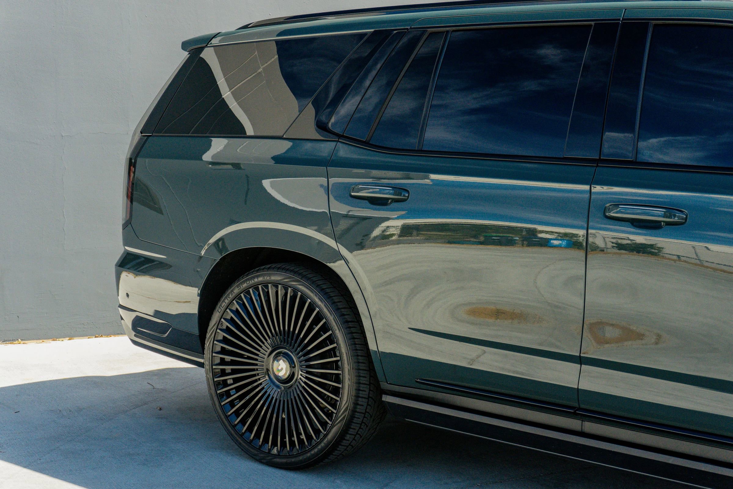 Used 2025 Cadillac Escalade V w/ LPO, ONYX Package AWD/4WD image 36