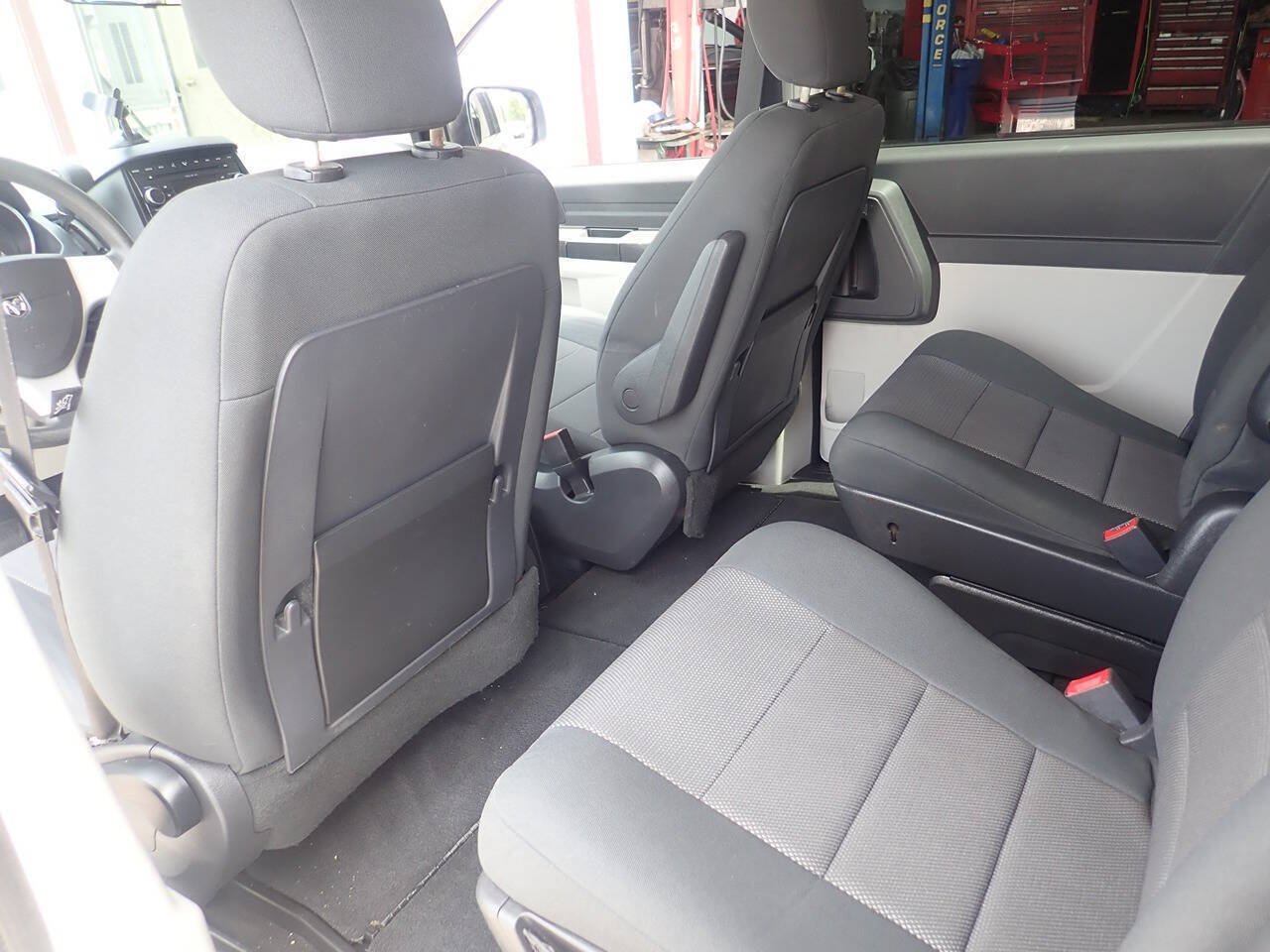 Used 2008 Dodge Grand Caravan SE FWD image 13