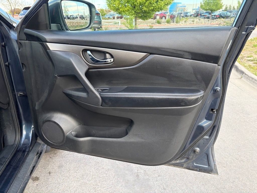 Used 2014 Nissan Rogue SV AWD/4WD image 23