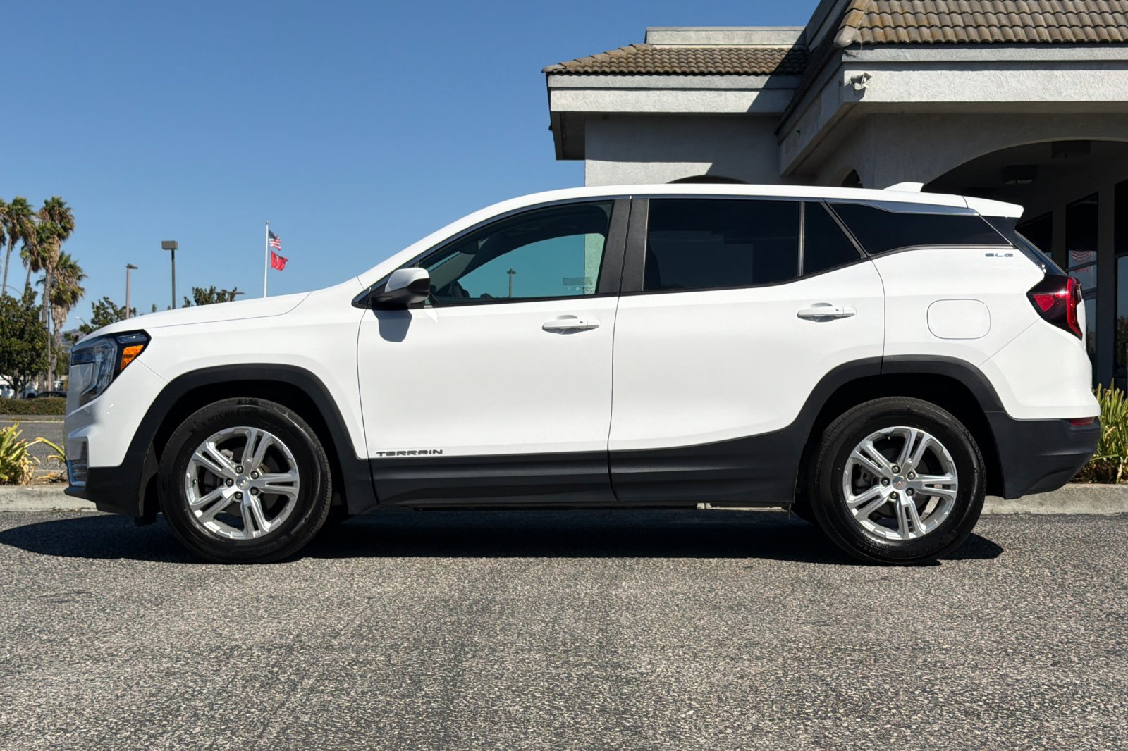 Used 2024 GMC Terrain SLE FWD image 7