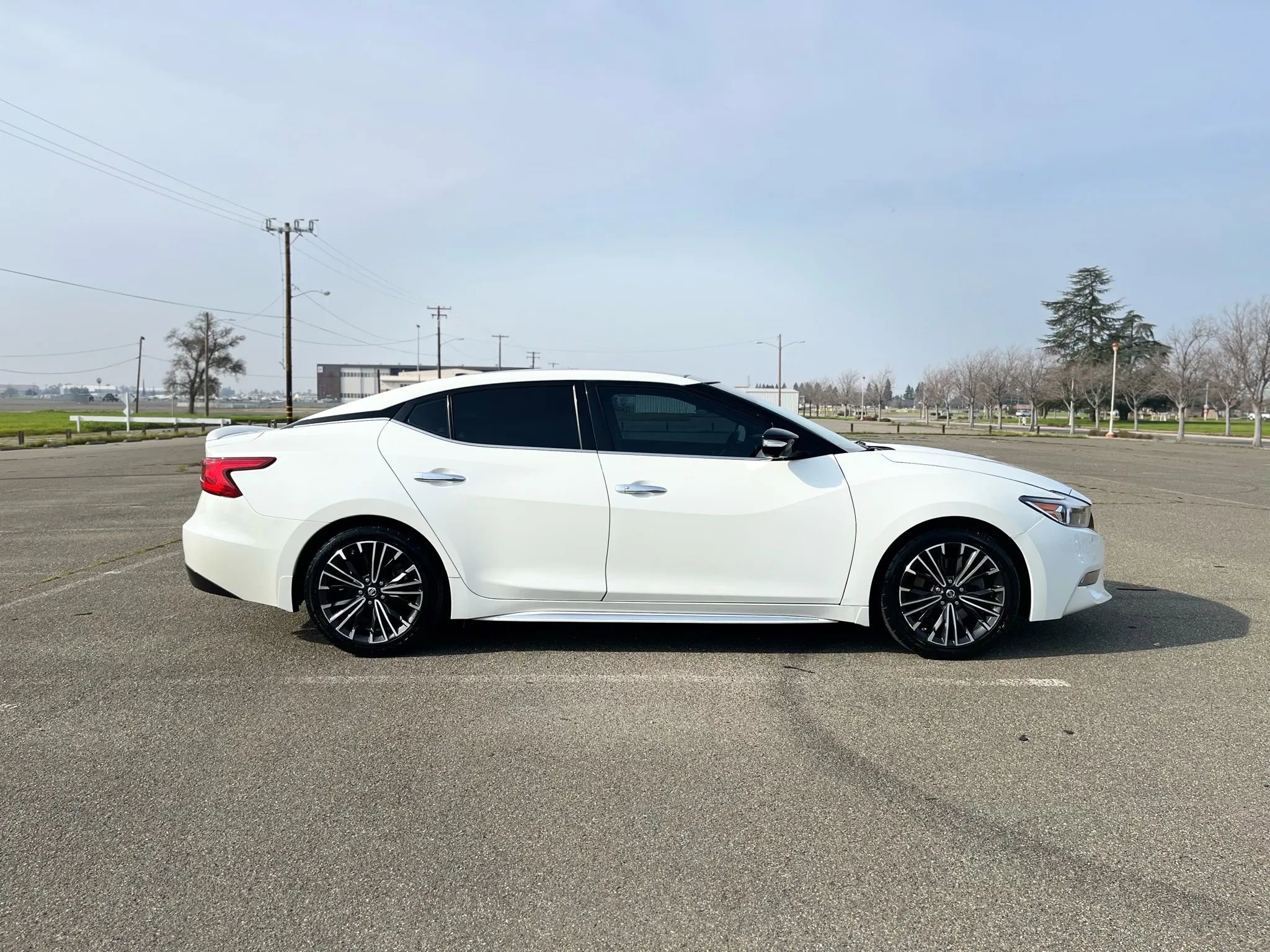 Used 2016 Nissan Maxima Platinum w/ Interior Lighting Package image 4